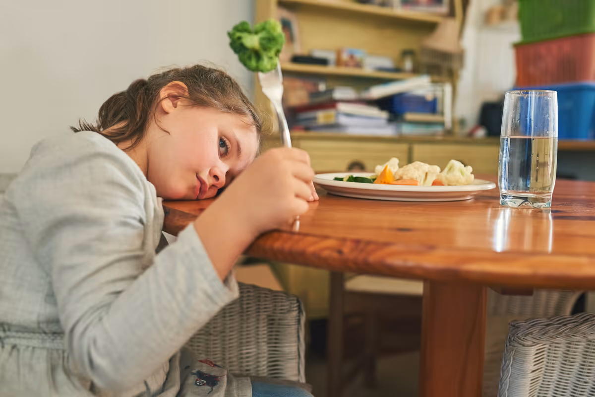 Crescendo, bambini e ragazzi mangiano sempre meno frutta e verdura