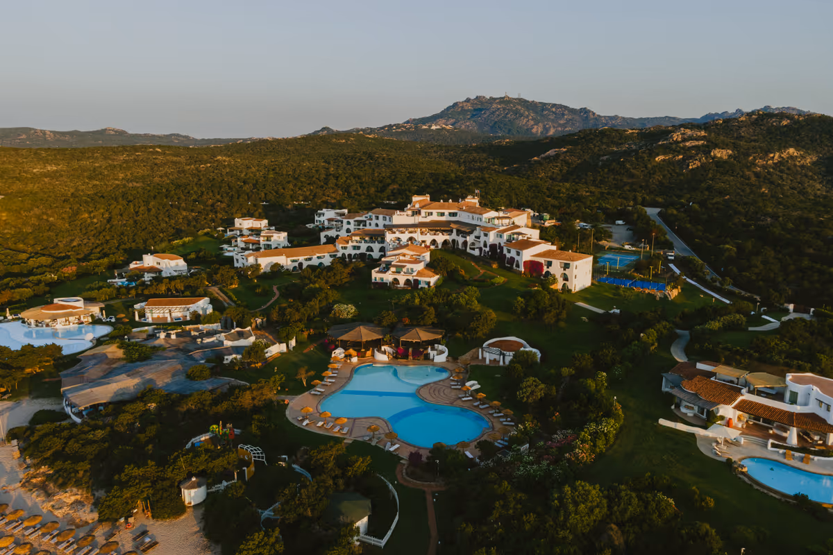 Veduta aerea del Romazzino, A Belmond Hotel, capolavoro dell’architettura sarda