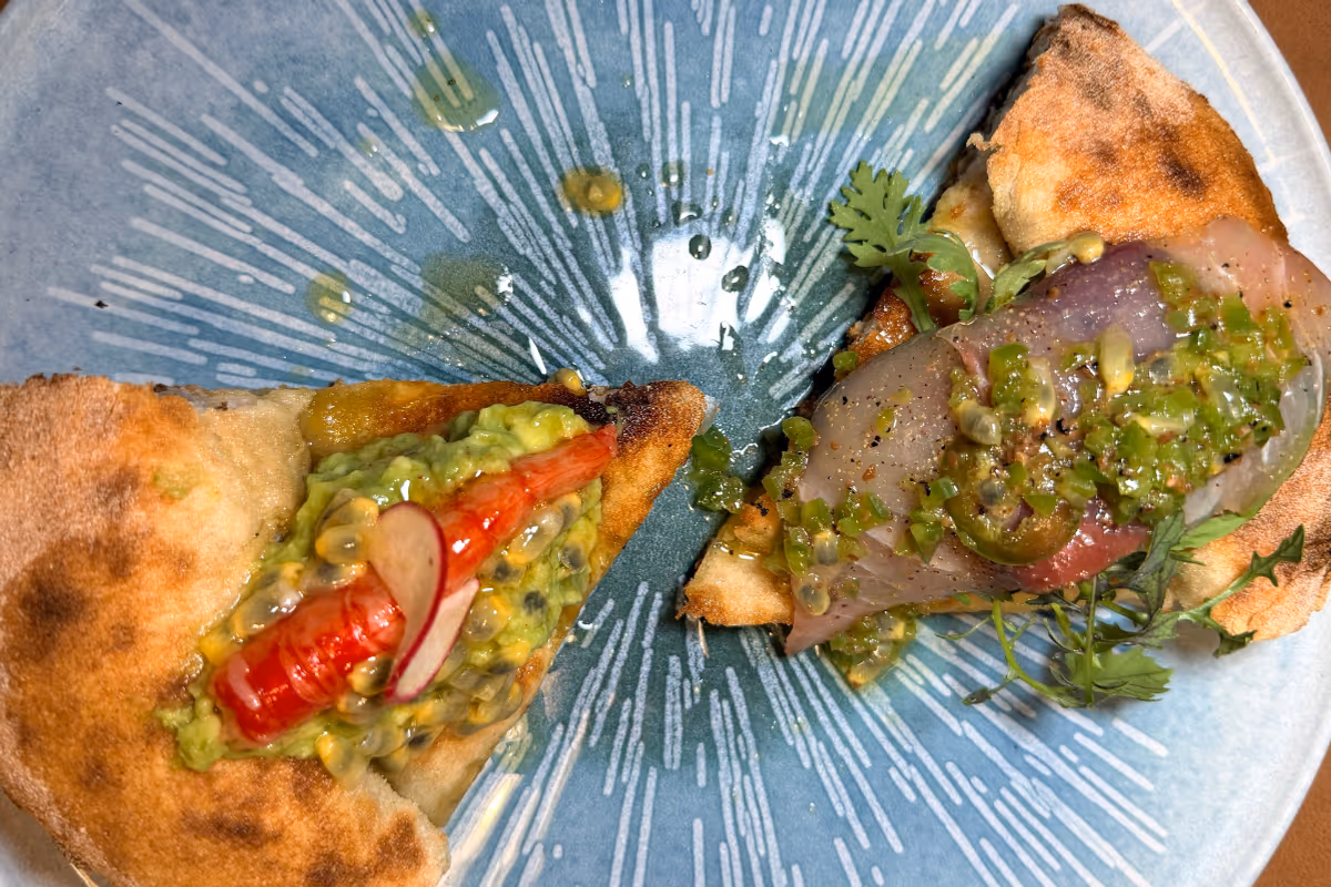 Una selezione delle pizze firmate Mater, realizzate con impasto a lievitazione naturale da lievito madre vivo e ingredienti stagionali accuratamente selezionati