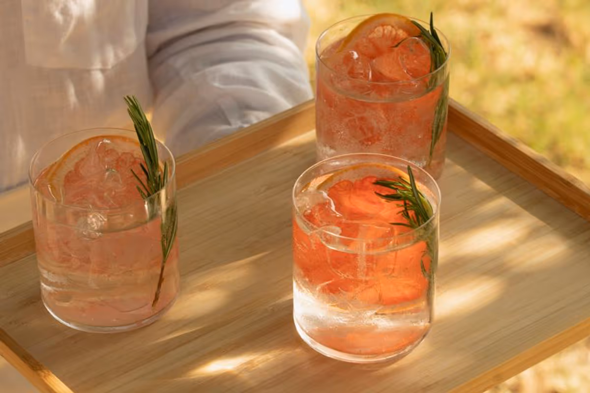 Gin e tè verde, il cocktail dell’estate con lo sherbet agli agrumi fatto in casa