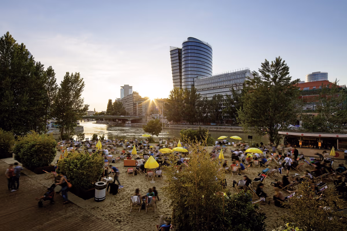 A Vienna le serate estive si animano tra grandi proiezioni, musica en plein air e cucine dal mondo
