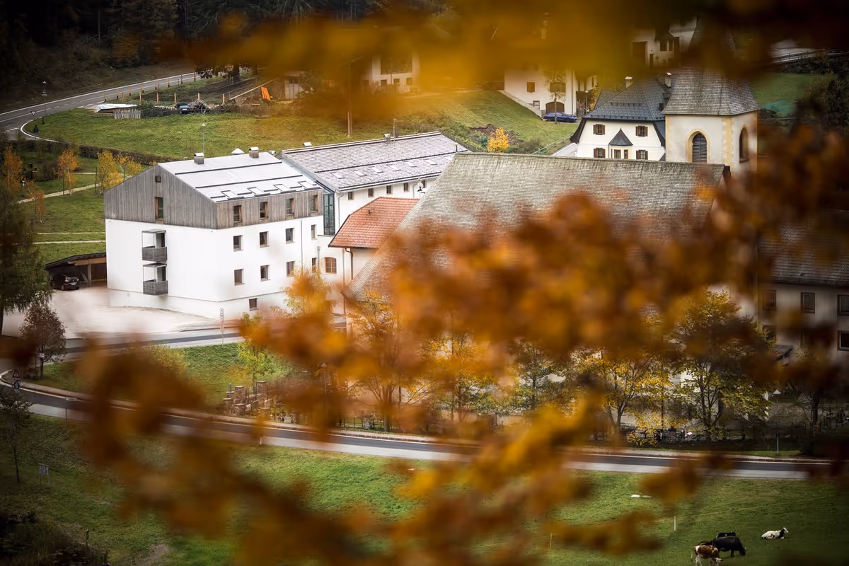 Zum Hirschen, 800 anni di ospitalità in raffinata e minimale veste contemporanea
