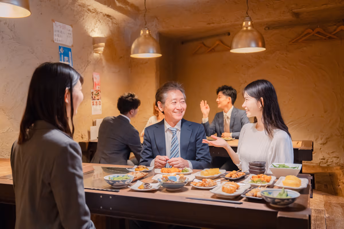 Il successo degli izakaya era legato alla cultura del lavoro giapponese, che prevedeva momenti di convivialità tra colleghi al termine della giornata lavorativa