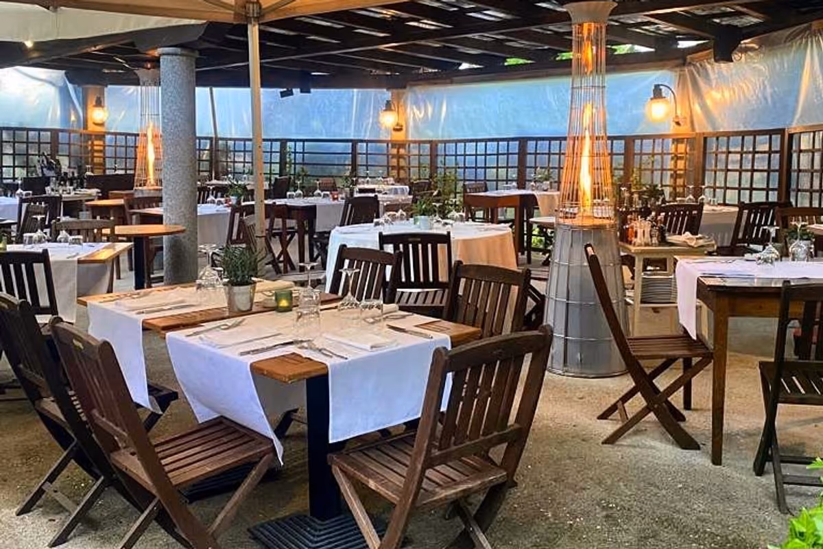 La sala esterna del ristorante Da Venanzio