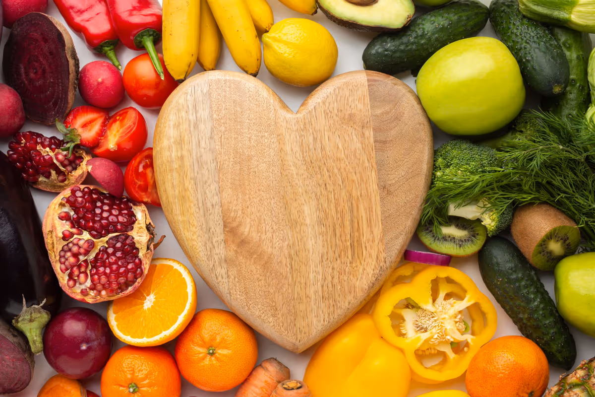 Il segreto della longevità a tavola: come equilibrare i nutrienti quotidiani per proteggere cuore e metabolismo