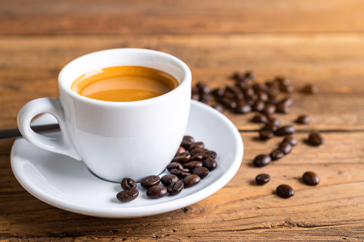 Quanti caffè si possono bere al giorno? Il limite della caffeina secondo gli esperti