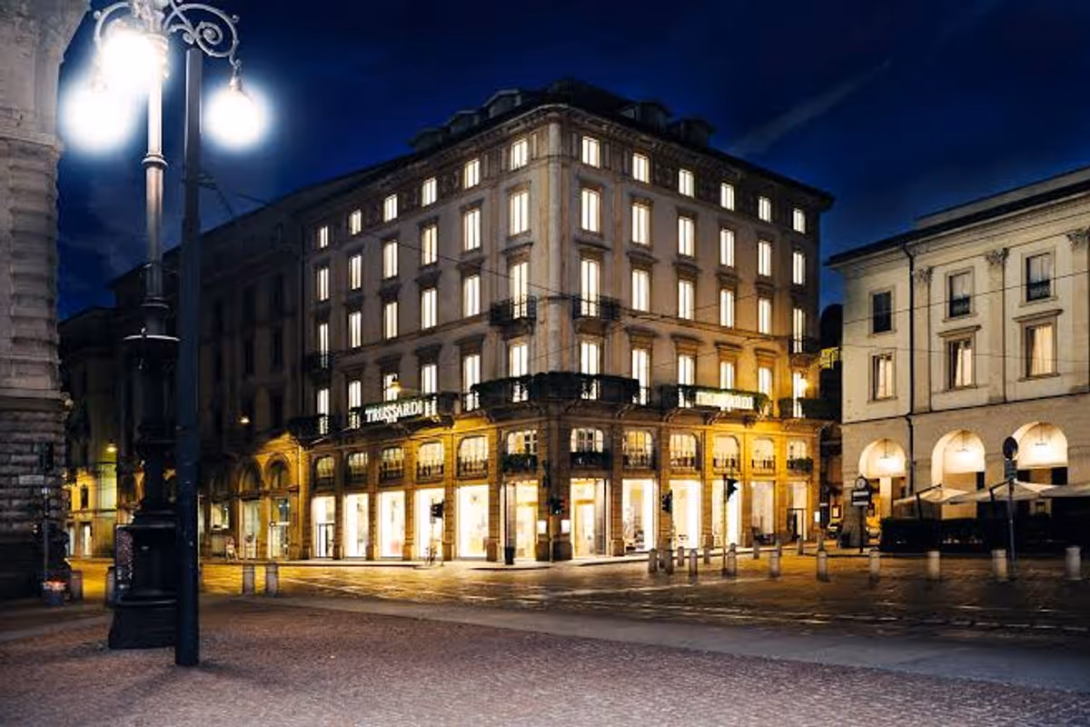 Lo storico Palazzo Trussardi, in Piazza della Scala a Milano