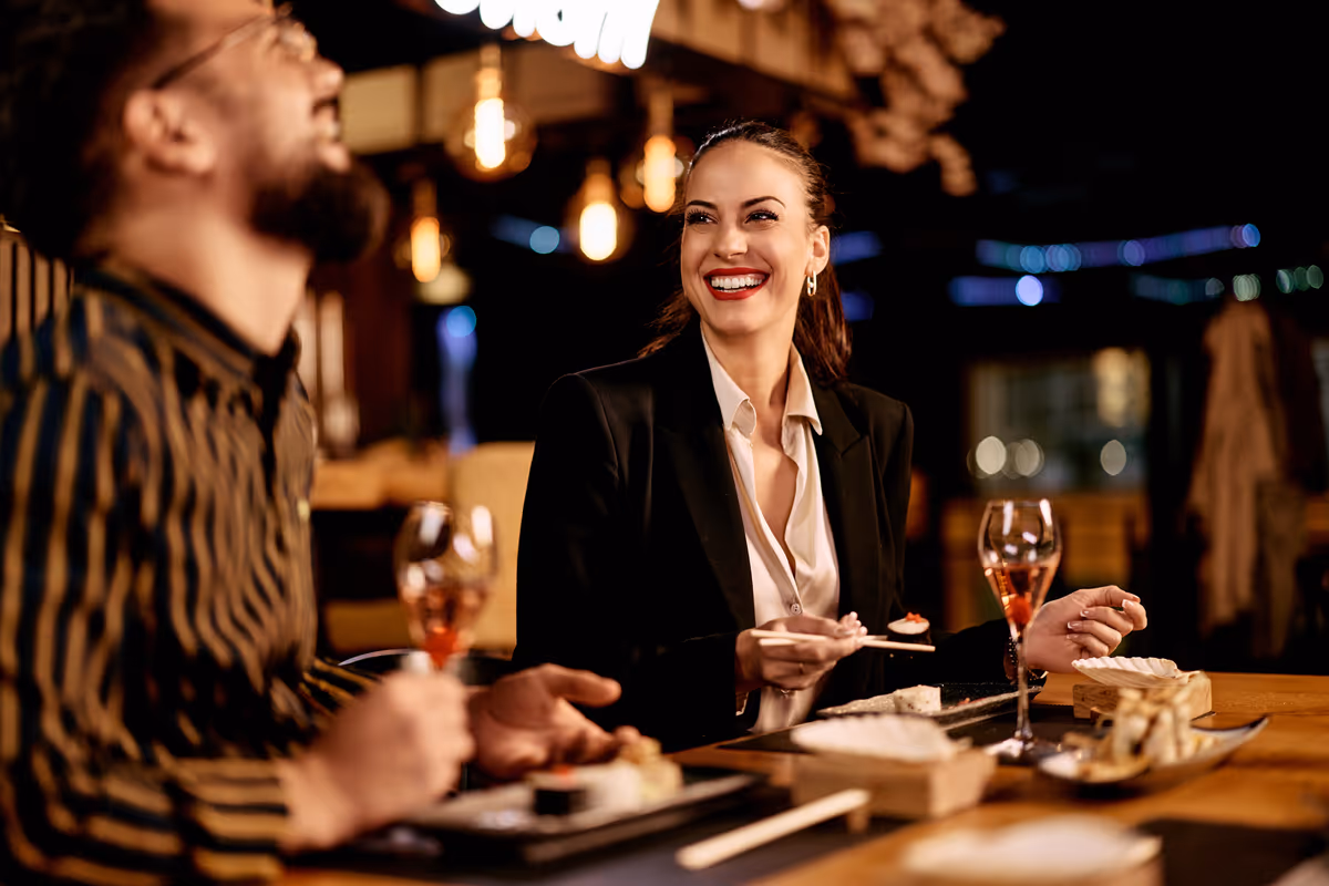 Oggi spesso si preferisce concedersi una cena lussuosa piuttosto che un oggetto di qualche griffe