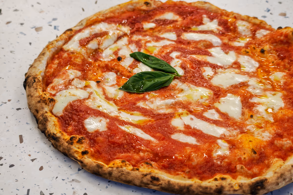 Nasce Sfoorna, il locale dove pizza, pane e lievitati convivono da mattina a sera