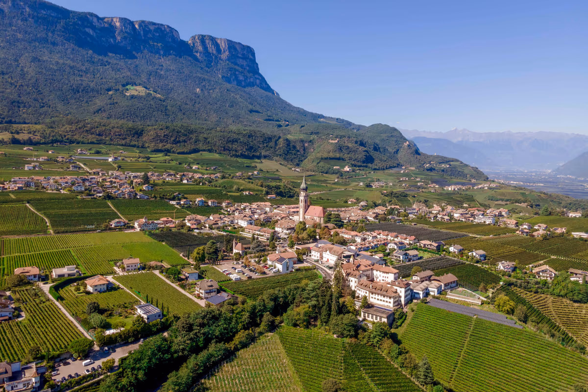 San Paolo d'Appiano, un pittoresco villaggio circondato dai vigneti della Strada del Vino dell'Alto Adige