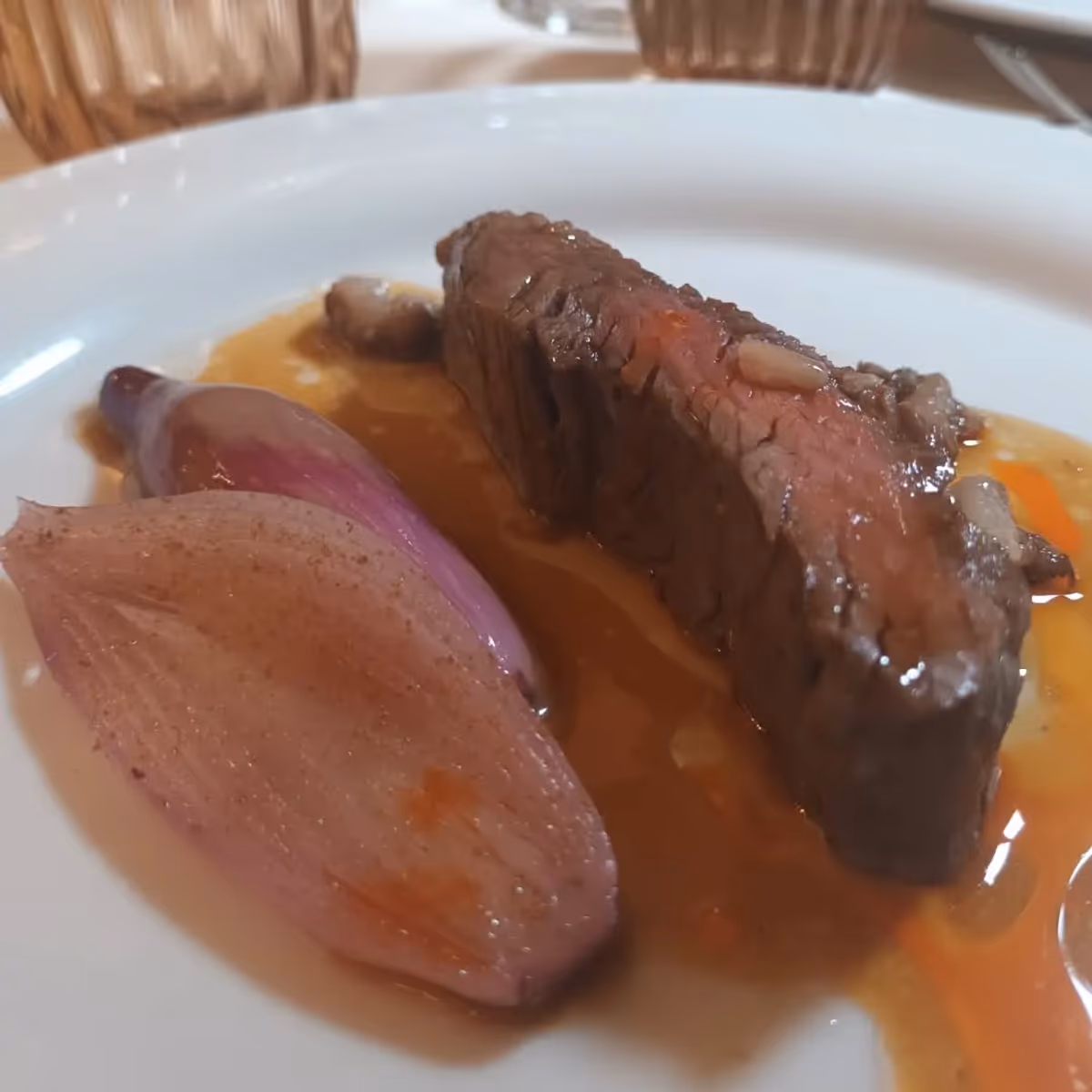 La Fassona piemontese, midollo e 'nduja dello Chef Emanuele Anastasi: l'incontro perfetto tra Piemonte e Calabria