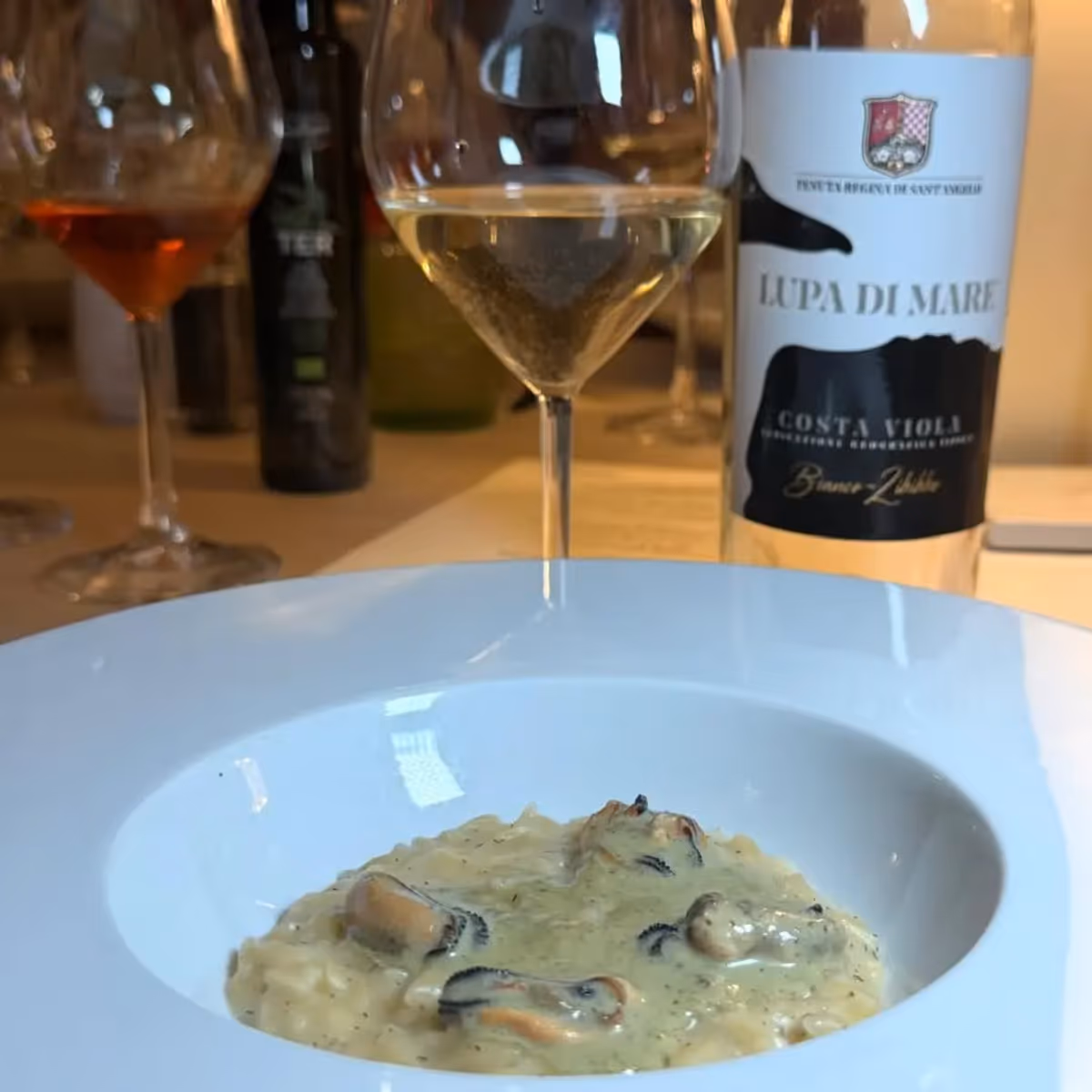 Il Risone con acqua di pomodoro, cozze e finocchietto dello Chef Antonio Di Leo, abbinato allo Zibibbo Lupa di Mare