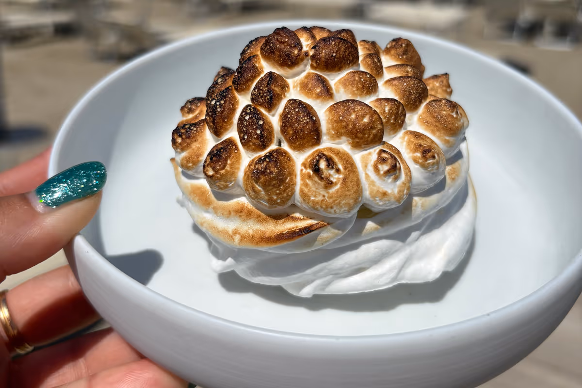 Pavlova alla Piña Colada del Sarabi Beach Club a Cervia