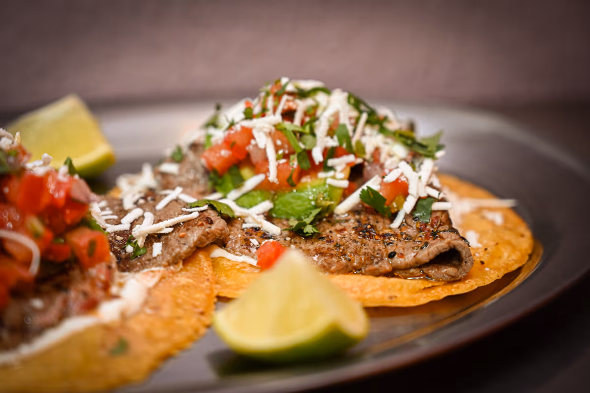 Dal Taco Pastor al mezcal de pechuga: viaggio nel Messico di Chihuahua Tacos