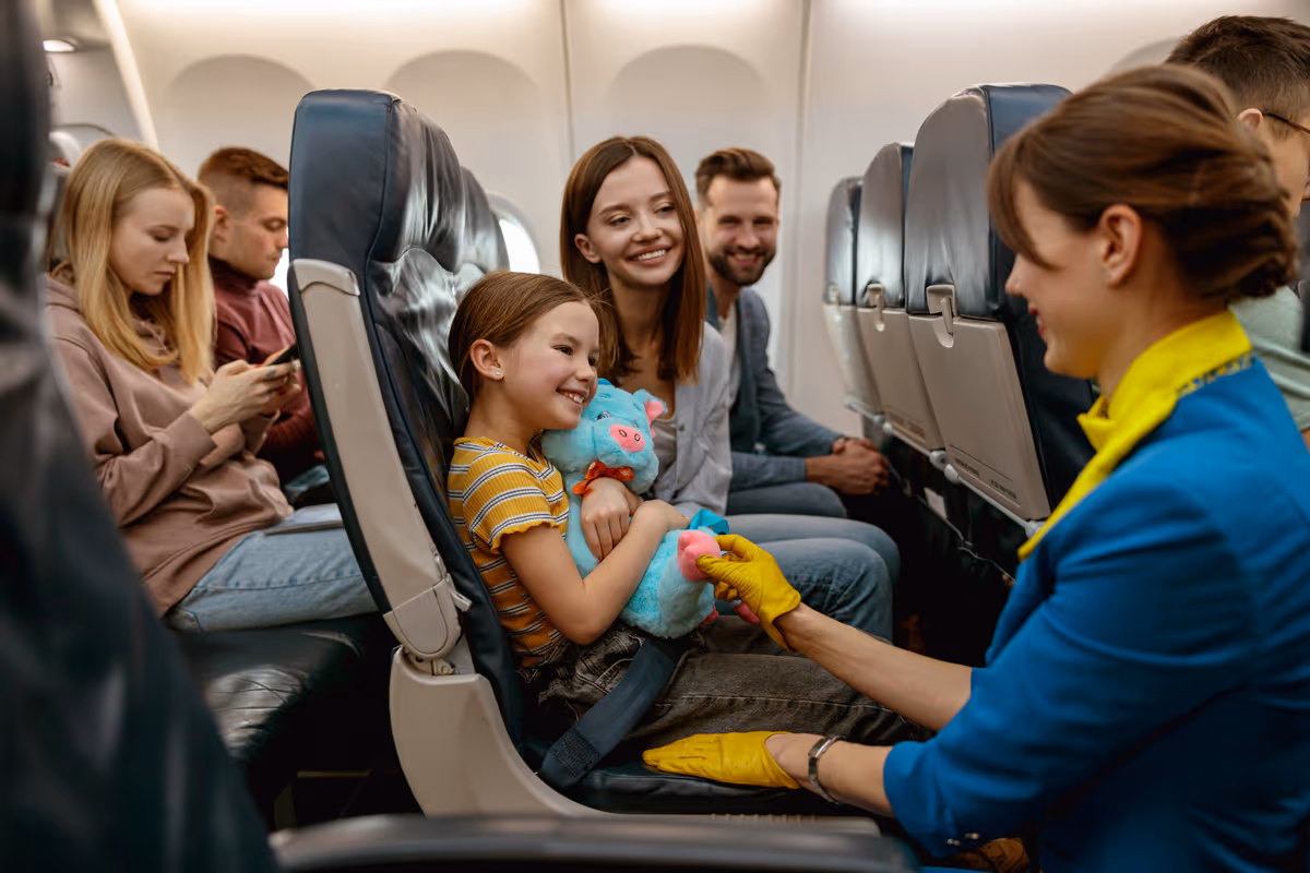 Viaggiare in aereo con bambini senza stress: i trucchi che cambiano la partenza