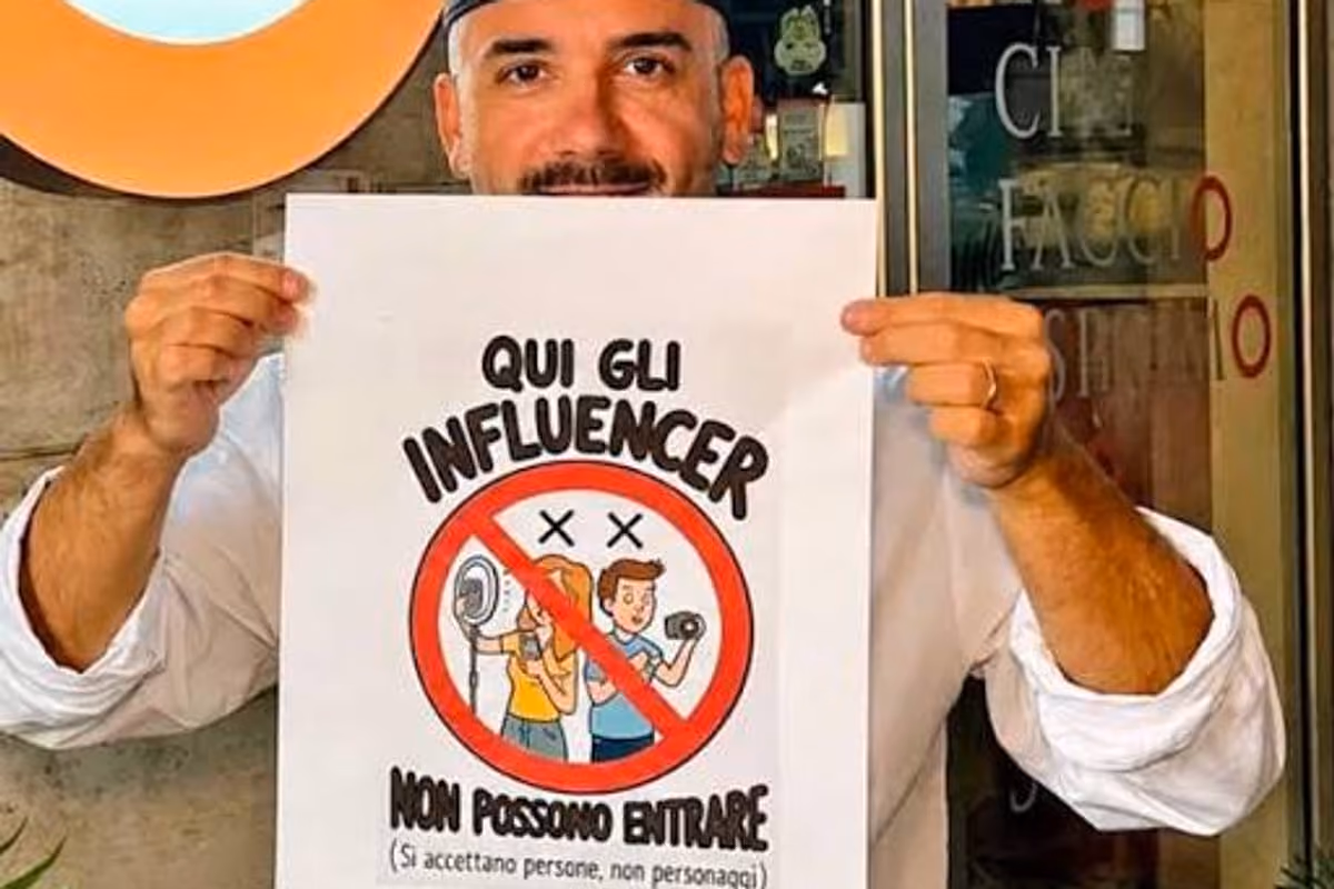 Il cartello anti-influencer del pizzaiolo Lele Scandurra