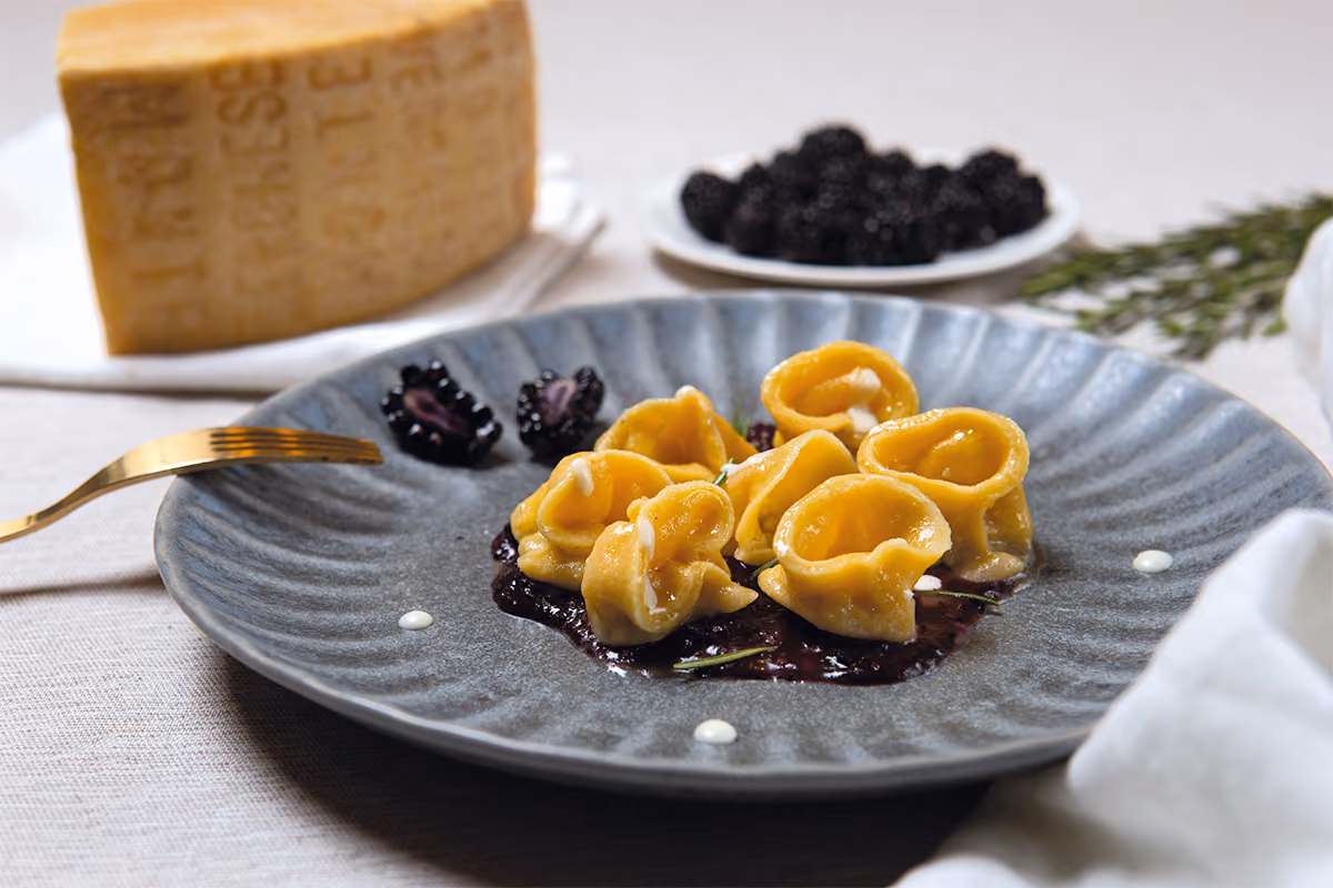 Tortelli senza glutine, la ricetta al Monte Veronese e salsa di more
