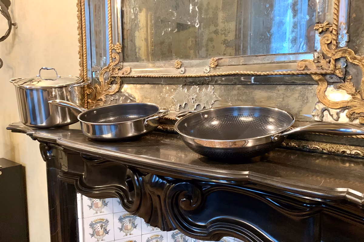 Alcuni prodotti HexClad in mostra a Milano