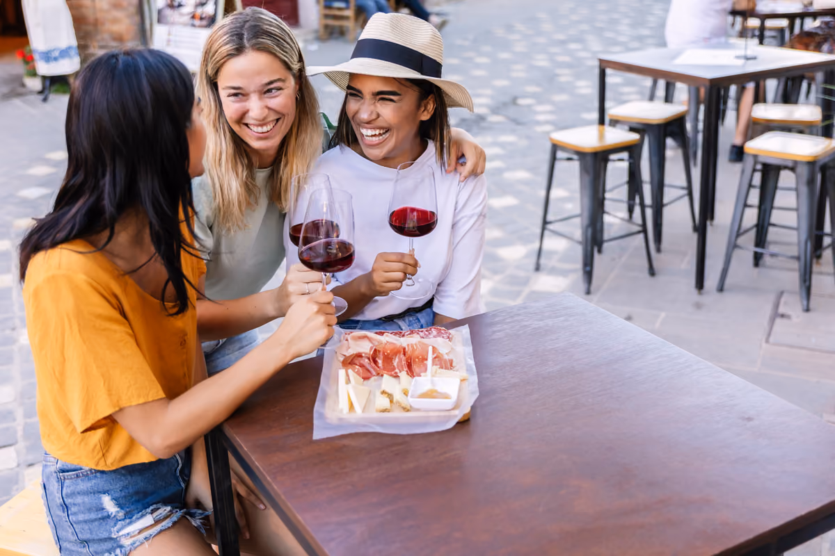 Per 7 italiani su 10 il consumo di alcol è legato a pasto e convivialità