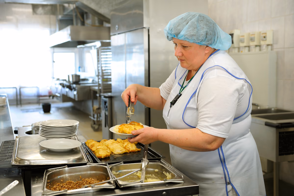 Qualità e continuità del servizio dipendono anche dalle persone: nella Grande Ristorazione lavoro, competenze e organizzazione sono parte del valore del pasto