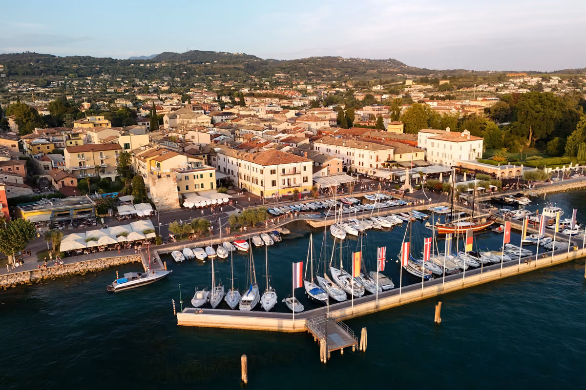 Bardolino, sulla sponda veneta del Lago di Garda