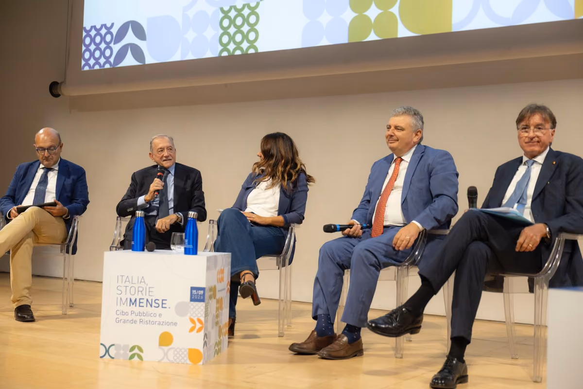 Un momento del confronto a IMMENSE 2026, con a destra Massimo Milani ed Emilio Roussier Fusco
