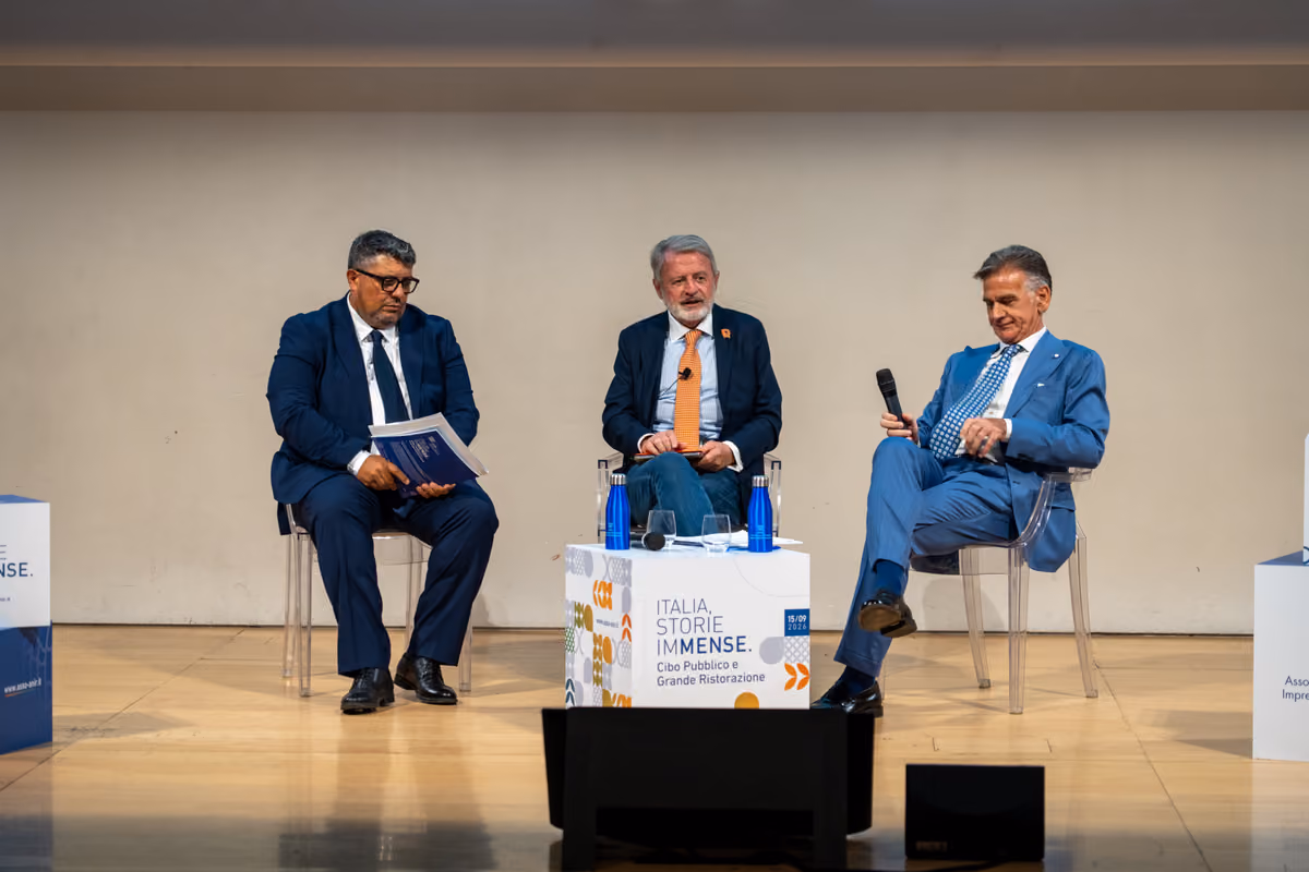 Il direttore di Italia a Tavola Alberto Lupini tra Paolo Valente e il presidente Massimo Piacenti