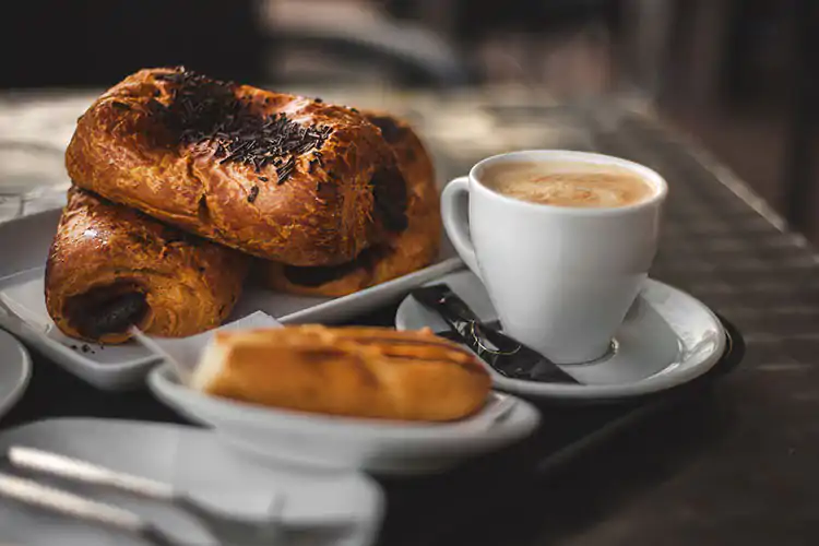 Caffè sempre più caro, ma non basta per tenere in piedi i bar