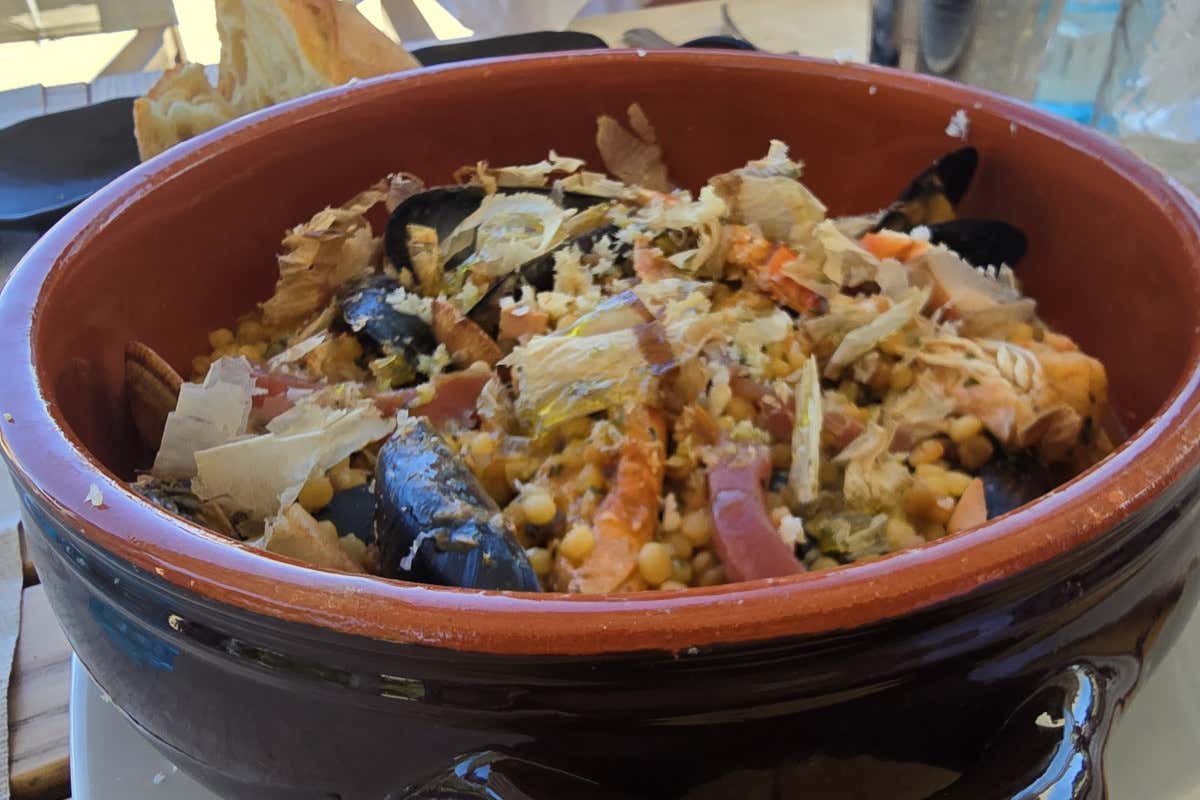 La Pelosa aveva un mare da sogno. Ora ha anche una cucina all’altezza
