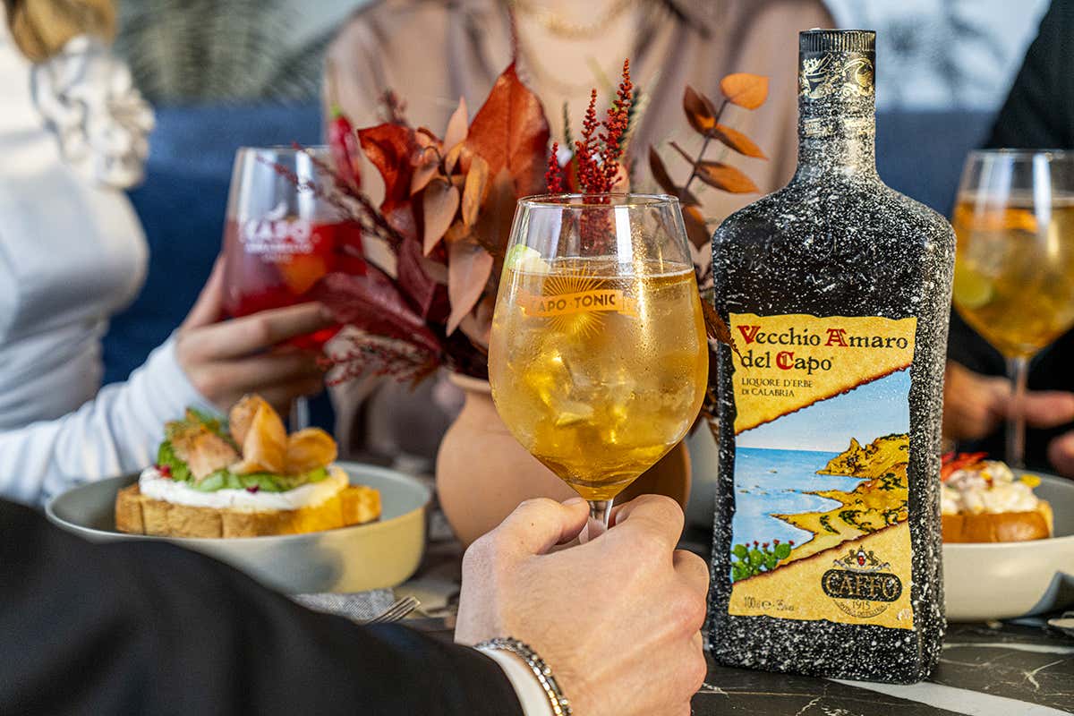 Vecchio Amaro del Capo, e sull'etichetta la chiara indicazione Liquore di Calabria