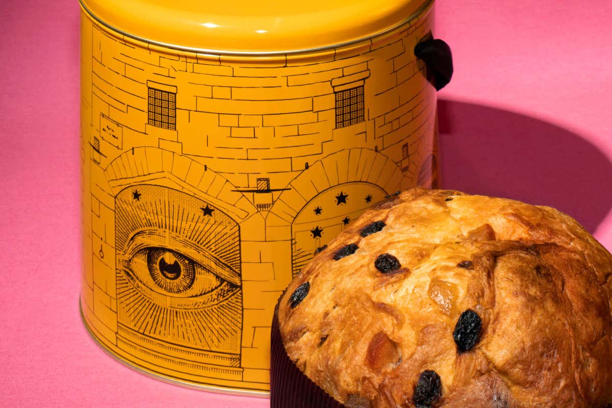 Un esempio di packaging "artistico", il panettone di Massimo Bottura del 2025