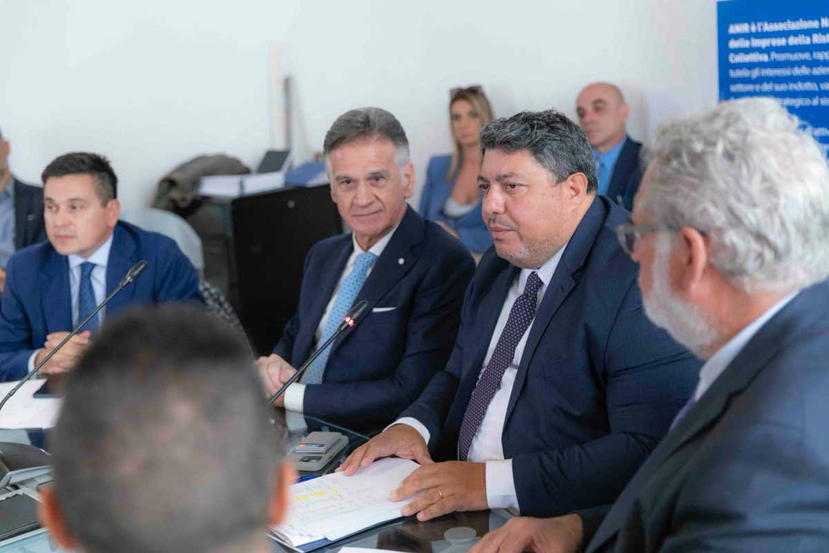 Al centro Massimo Piacenti e Paolo Valente, rispettivamente presidente e direttore generale Anir Confindustria